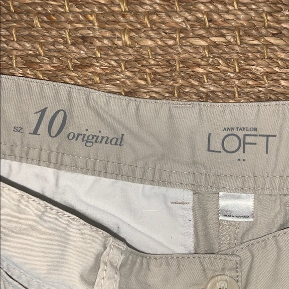 Loft Original Khaki shorts size 10 - Picture 2 of 3